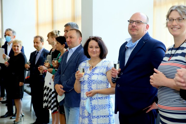 Click to zoom the picture.